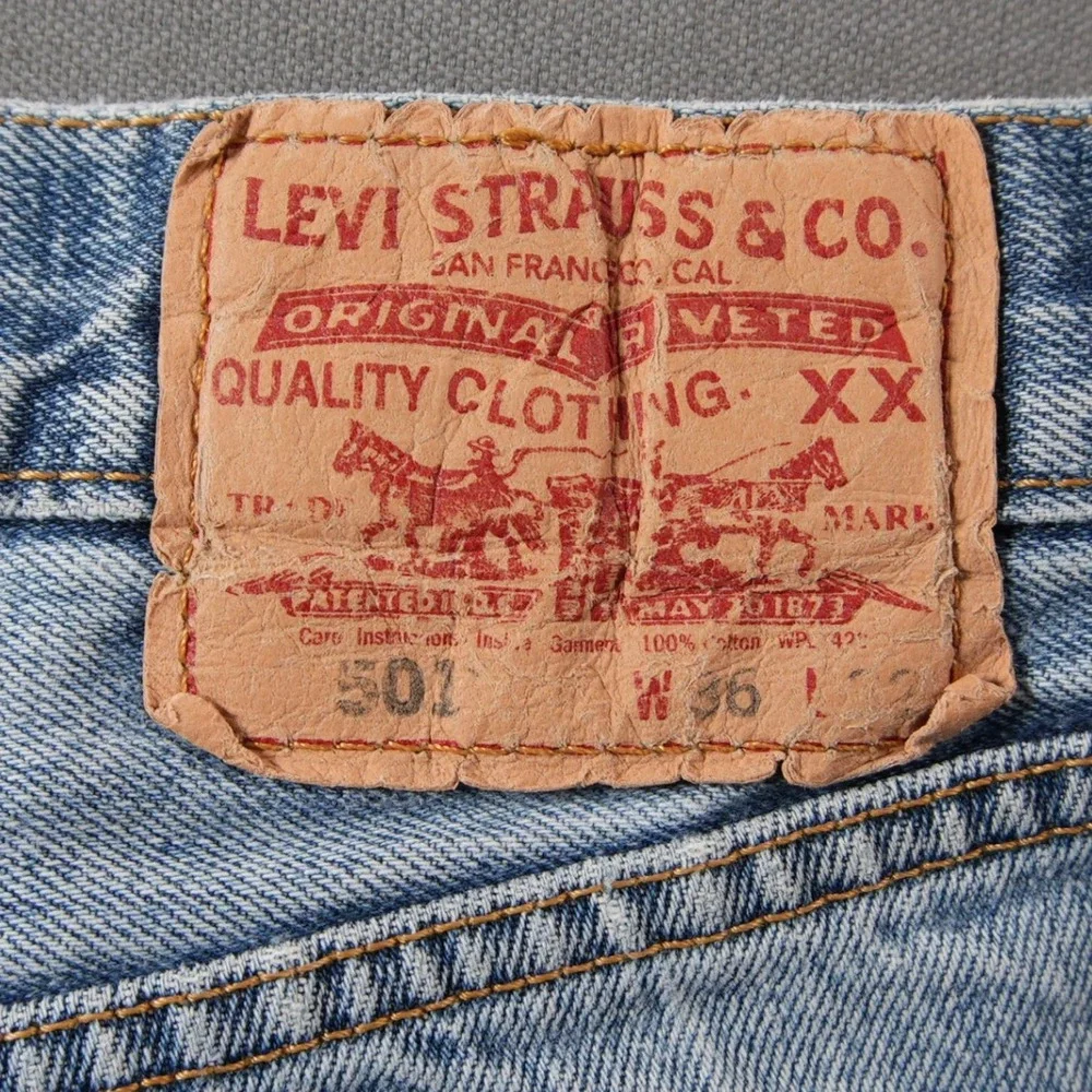 Vintage Y2K Levi 501 XX Distressed Button Fly Straight Leg Men Jeans 36x32 Light